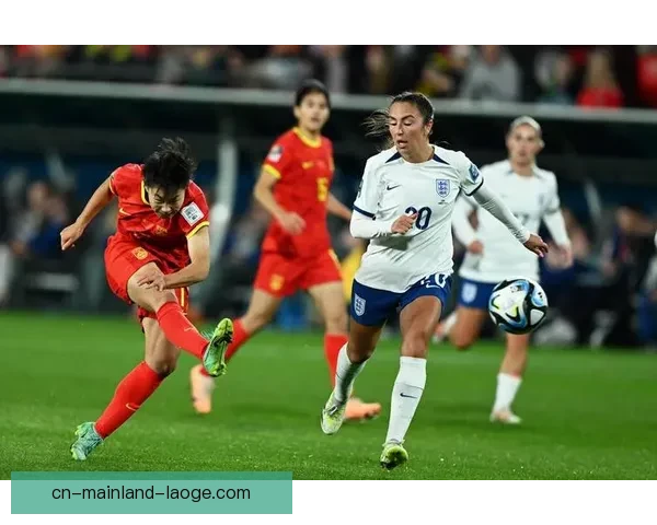 英格兰女足门将厄普斯荣膺世界杯金手套奖